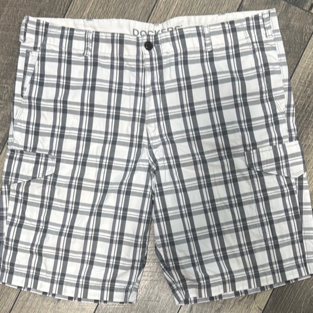 Dockers Black and White Cargo Shorts Size 38